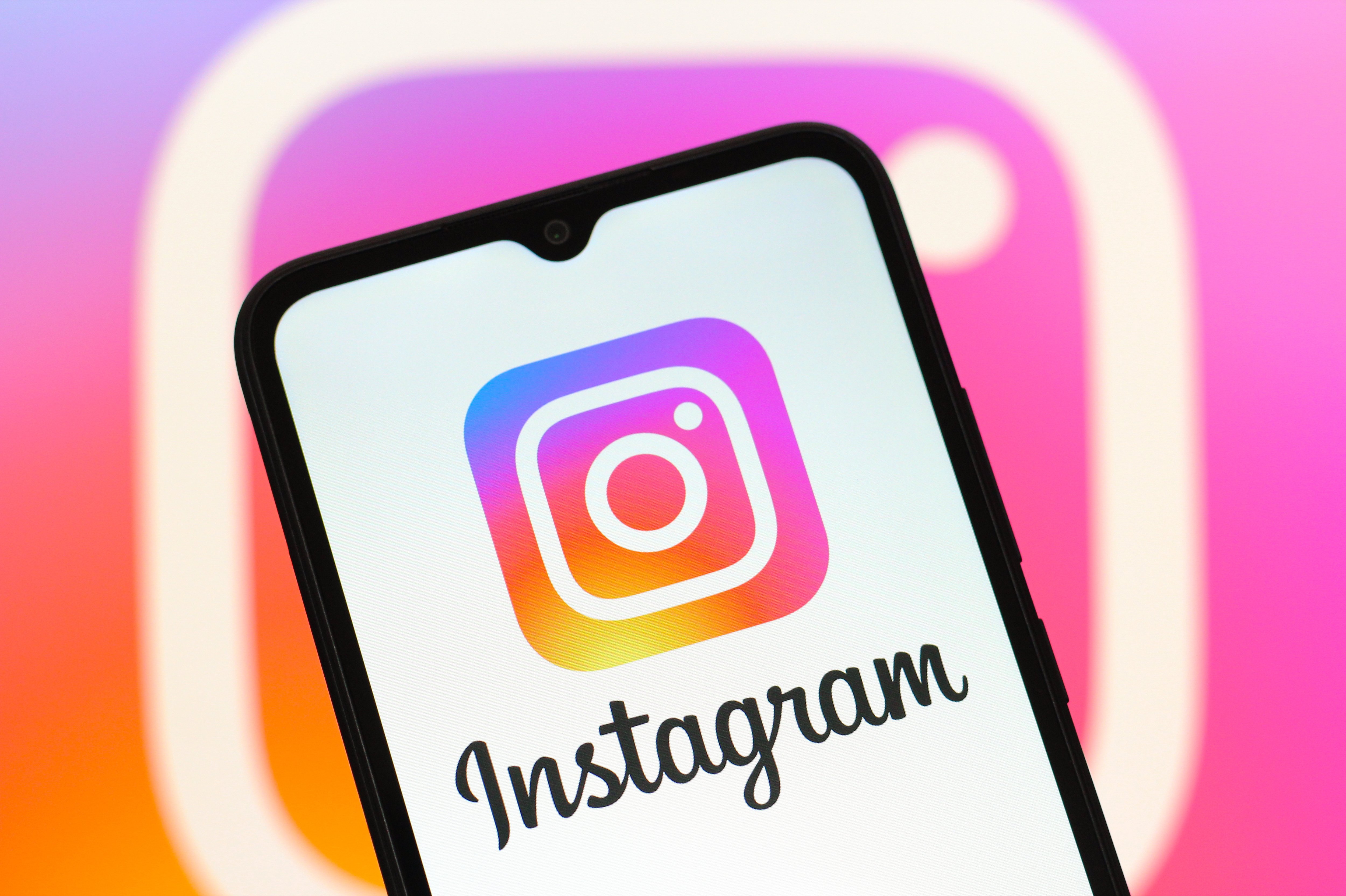Instagram online filtering: Real-time interaction increases follower engagement